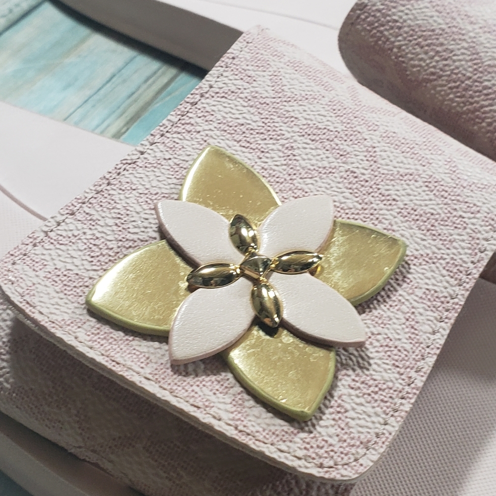 Michael Kors Logo FLORAL Sandals. - Picture 10 of 10